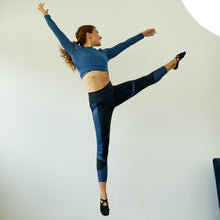 Load image into Gallery viewer, Gaiam X Jessica Biel Soho Pieced Long Sleeve Crop Top